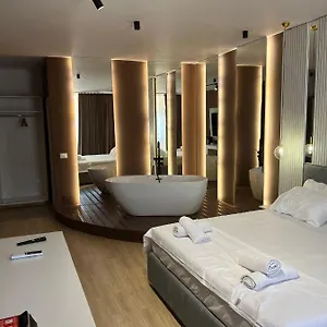 Hotel Capital Center *****
